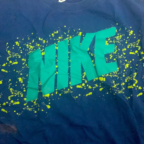 Girls Nike Tee - Picture 3 of 4